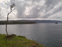 Awan di Atas Bukit Terjal Aceh